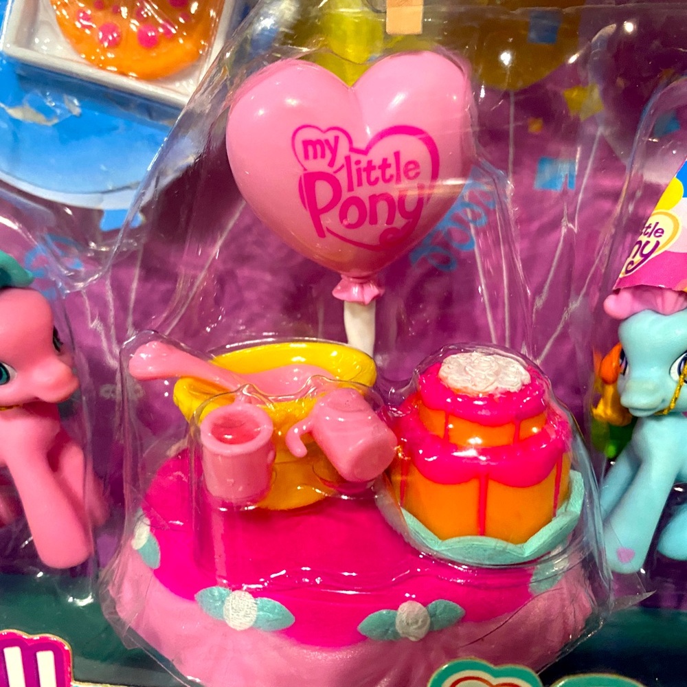 MY LITTLE PONY NWT 2006 PONYVILLE BIRTHDAY AFTERNOON RAINBOW DASH &BUNCHES-O-FUN - Picture 5 of 16
